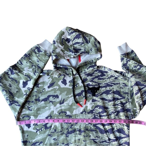 Under Armour Project Rock Women’s Veteran’s Patch Green Camouflage Hoodie, Large - Picture 14 of 14